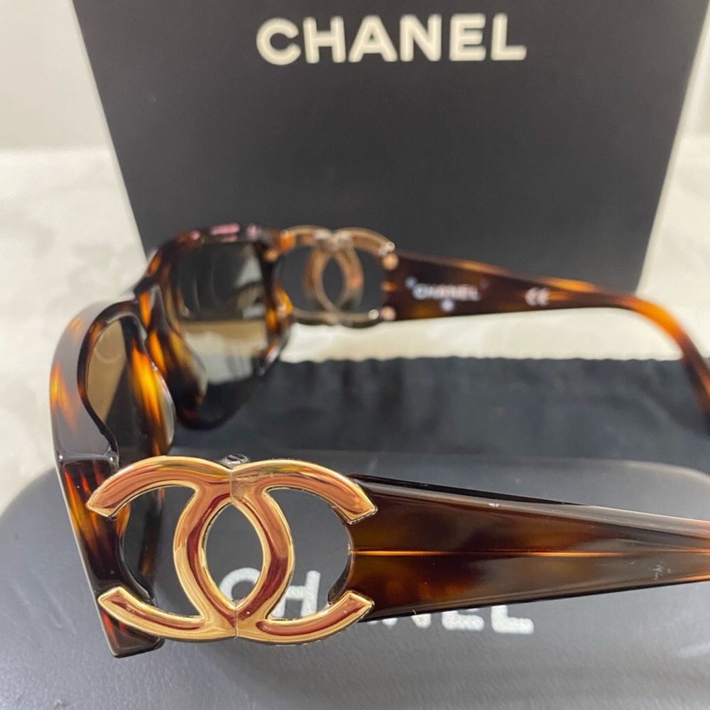 🆕 Chanel CC oversized tortoise Sunglasses 😎